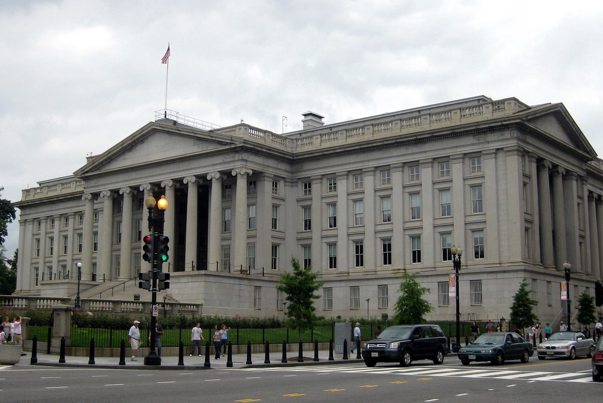 Минфин США: госдолг страны впервые в истории превысил порог в 32 триллиона долларов