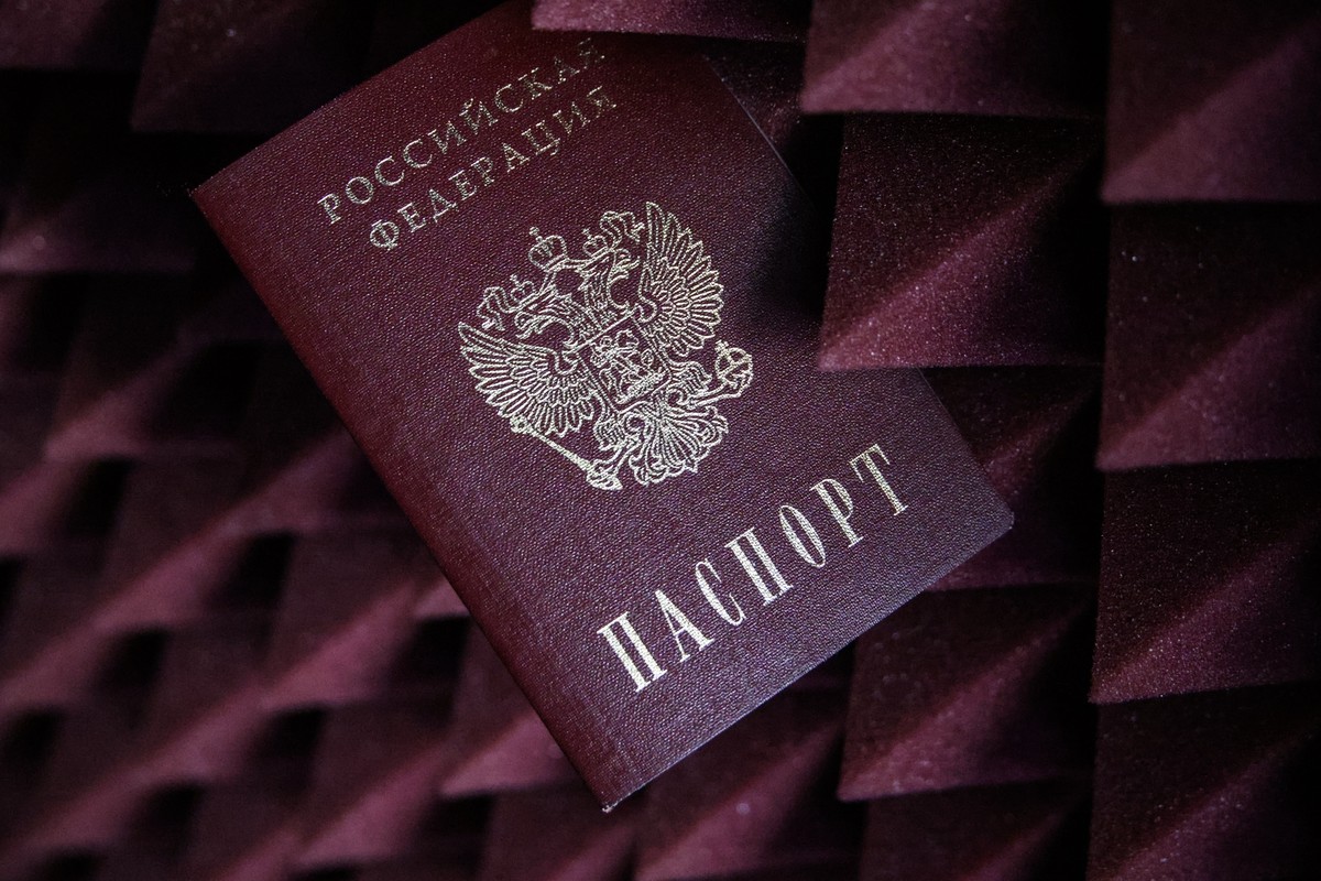 В России призвали ужесточить уголовную ответственность за сожжение паспорта