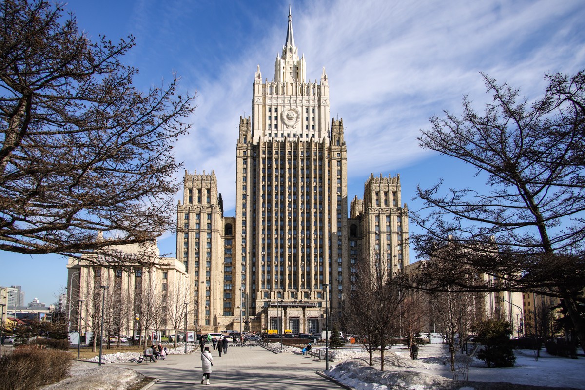 В МИД РФ ответили на слова главы МОК о том, что спорт не может быть вне политики, но должен быть политически нейтральным