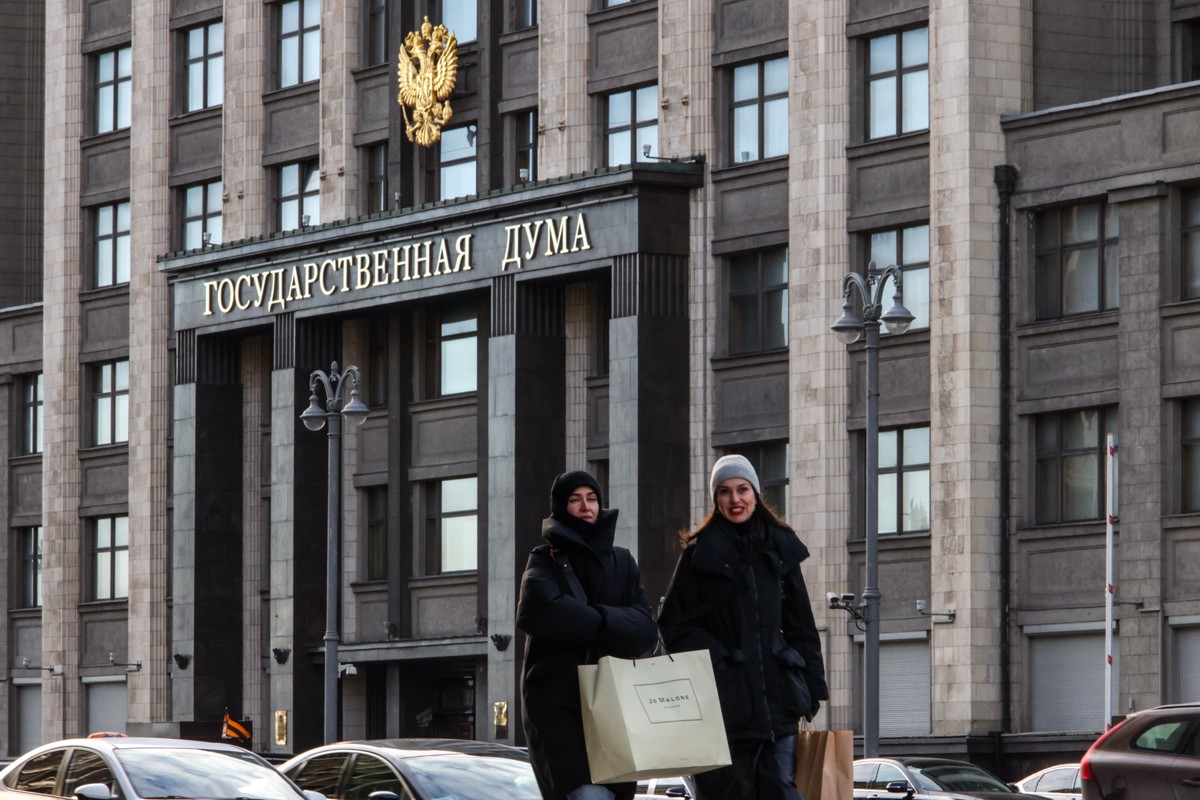 Госдума рассмотрит законопроект, защищающий граждан РФ от навязывания допуслуг 