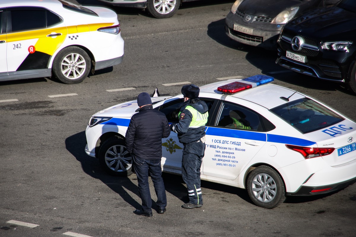 В Екатеринбурге школьник сбил двух инспекторов ГИБДД