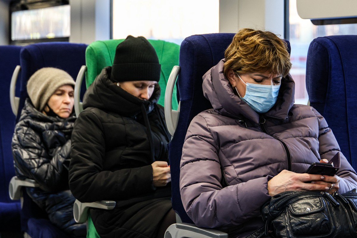 Россиян призвали держать дистанцию в 1,5 метра из-за распространения гриппа А
