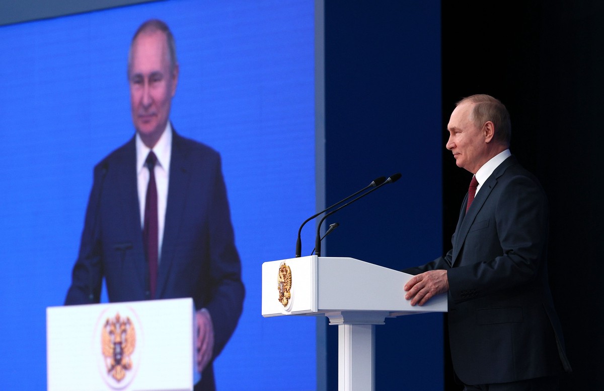 Депутаты Госдумы получили приглашения на мероприятие с участием Путина