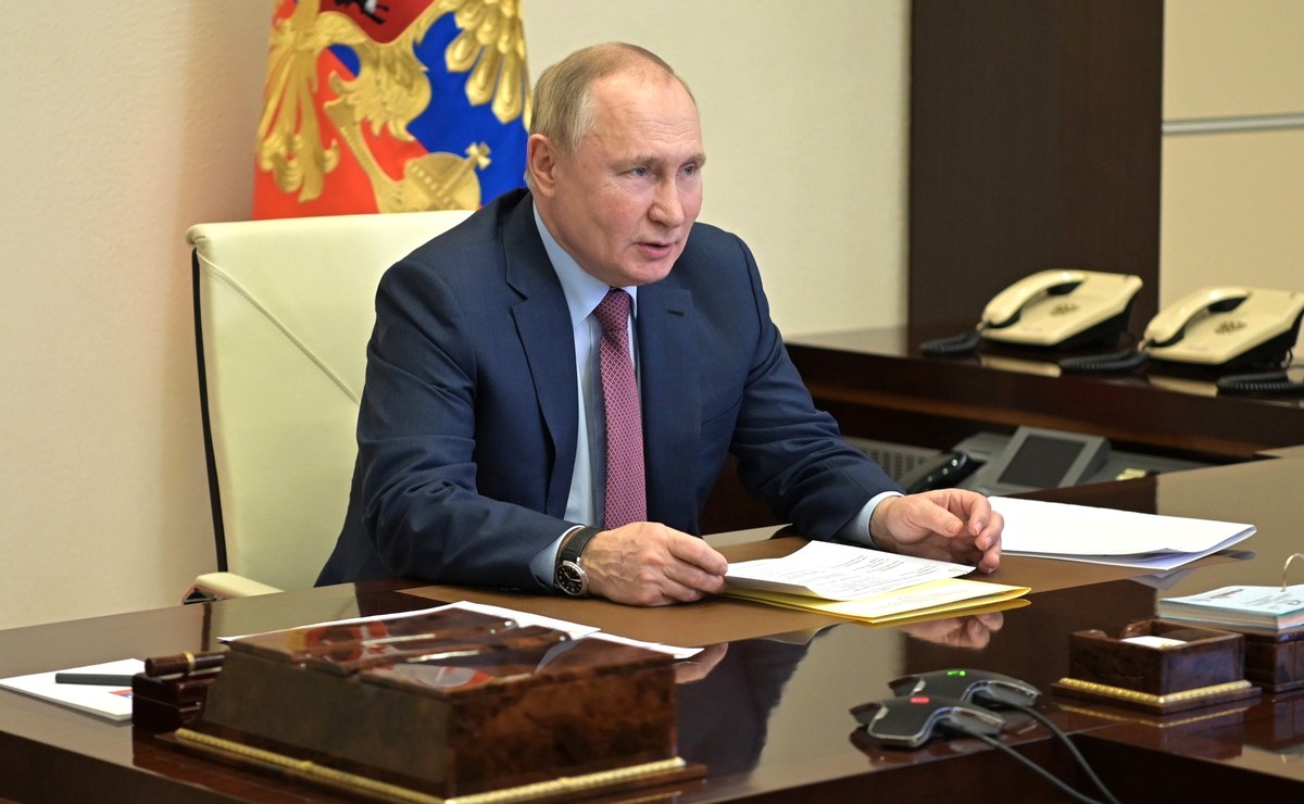 Президент России Владимир Путин обратился к россиянам с новогодним поздравлением из Кремля