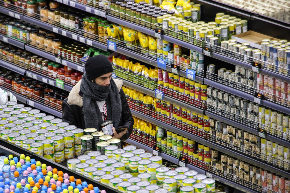 С полок магазинов могут пропасть популярные у россиян продукты