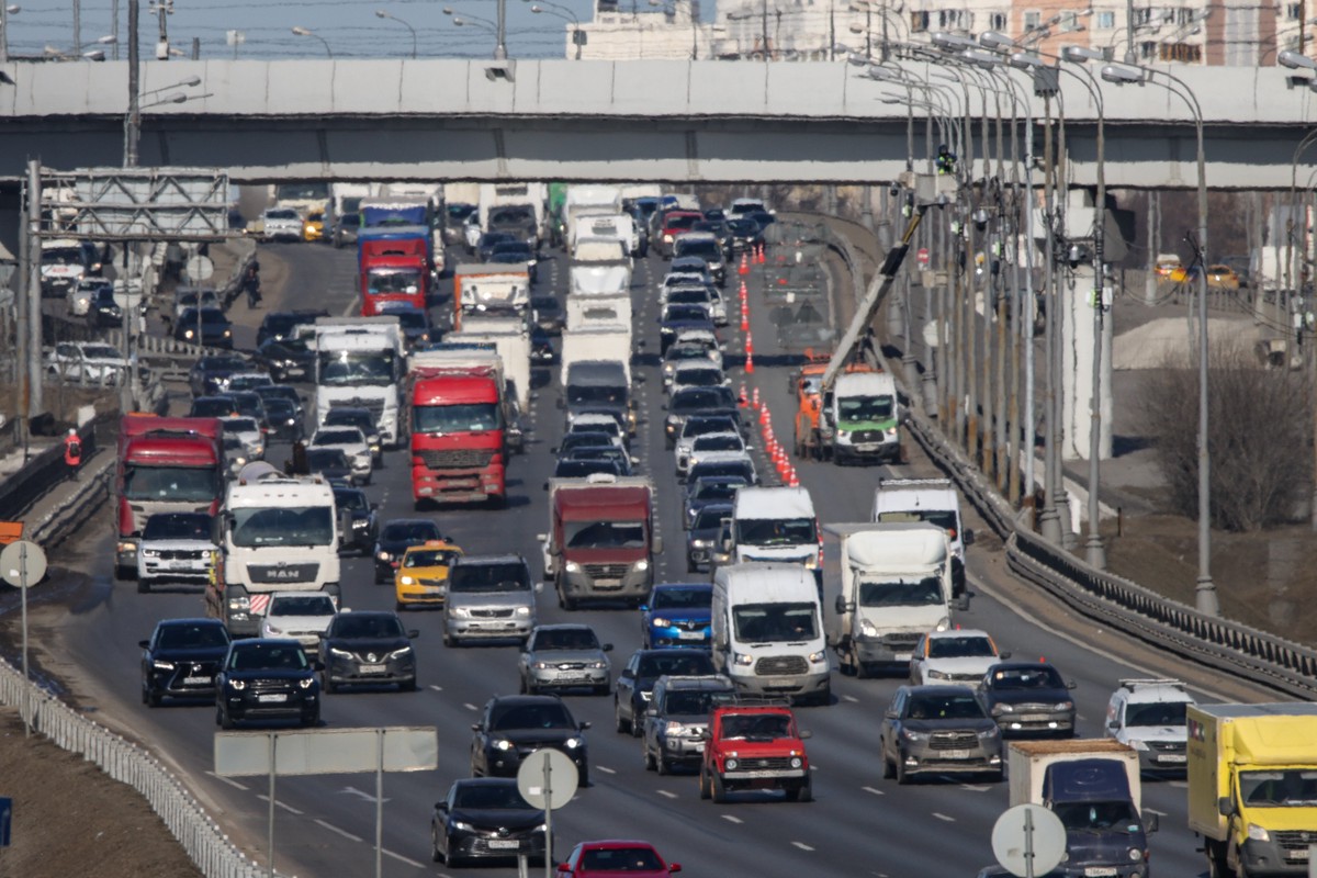 Автоэксперт предупредил об опасной для водителей одежде