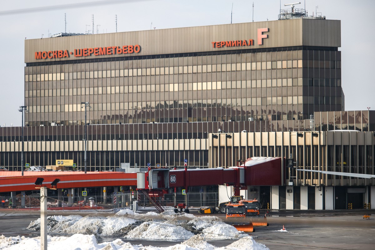 Sukhoi Superjet сел в Шереметьево после срабатывания датчика