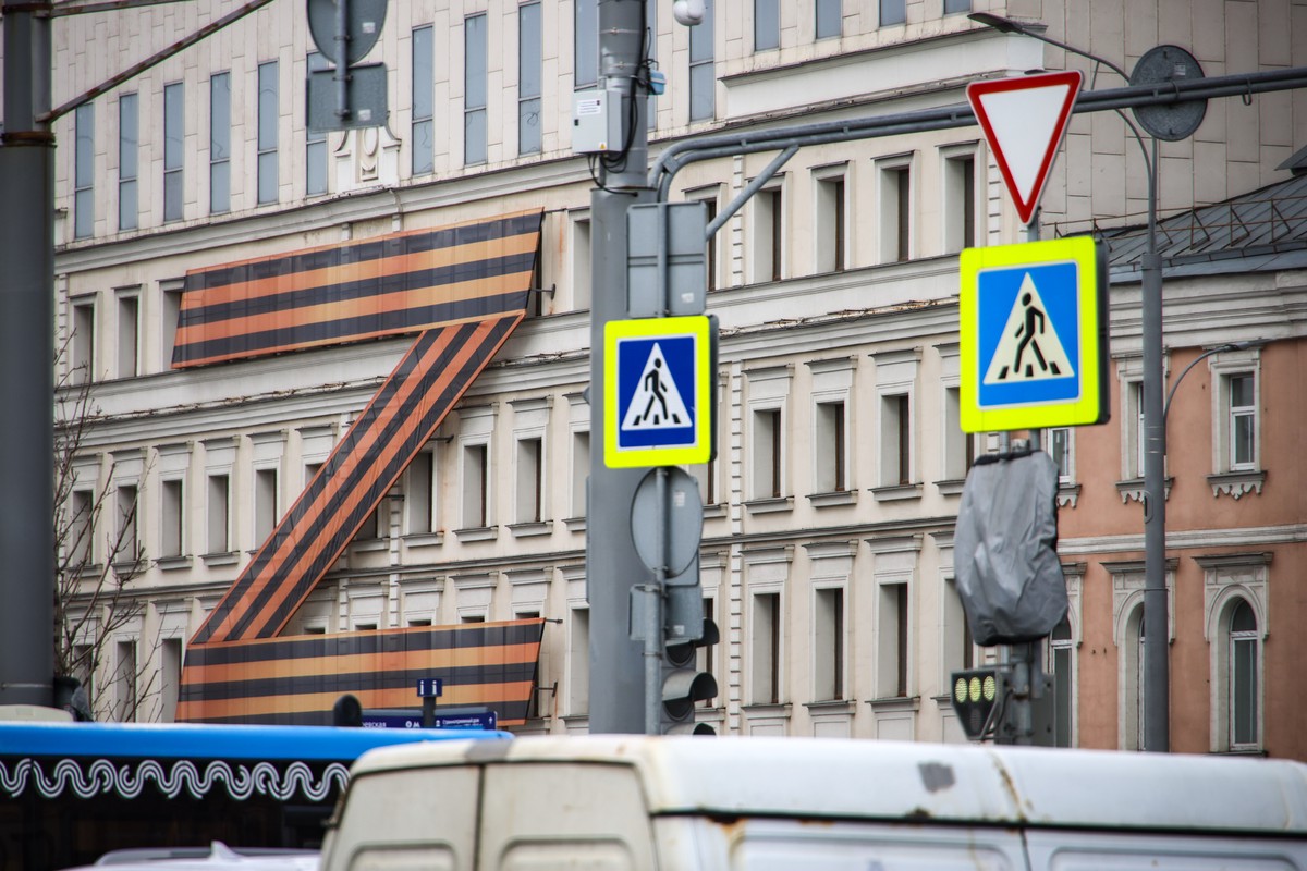 ЛДПР предлагает добавить в автомобильные номера буквы Z и V 