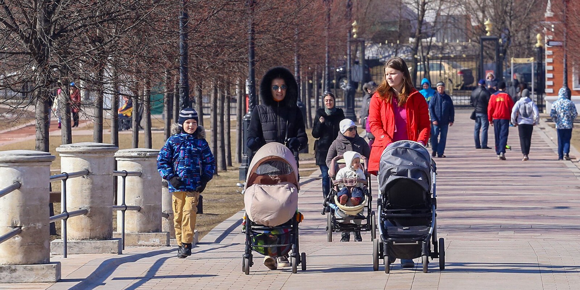 Многодетные 2022 году семьи. Дети Путина. Вещи для малышей коляски. Мать героиня 10 детей. Сокольники для многодетных 2022.