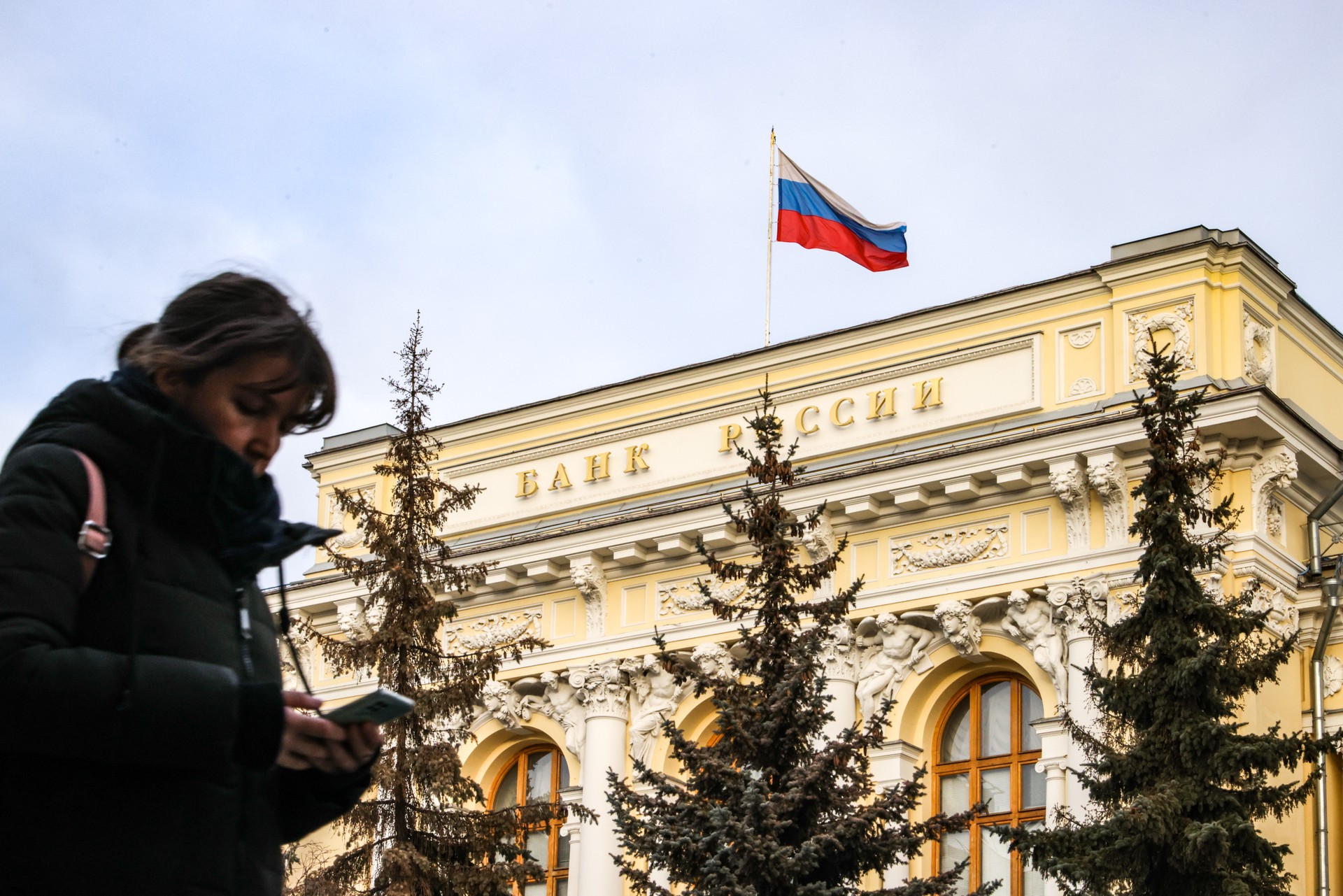 РИА Новости: Центробанк РФ с 25 декабря запретит сотрудникам IPhone и IPad в служебных целях