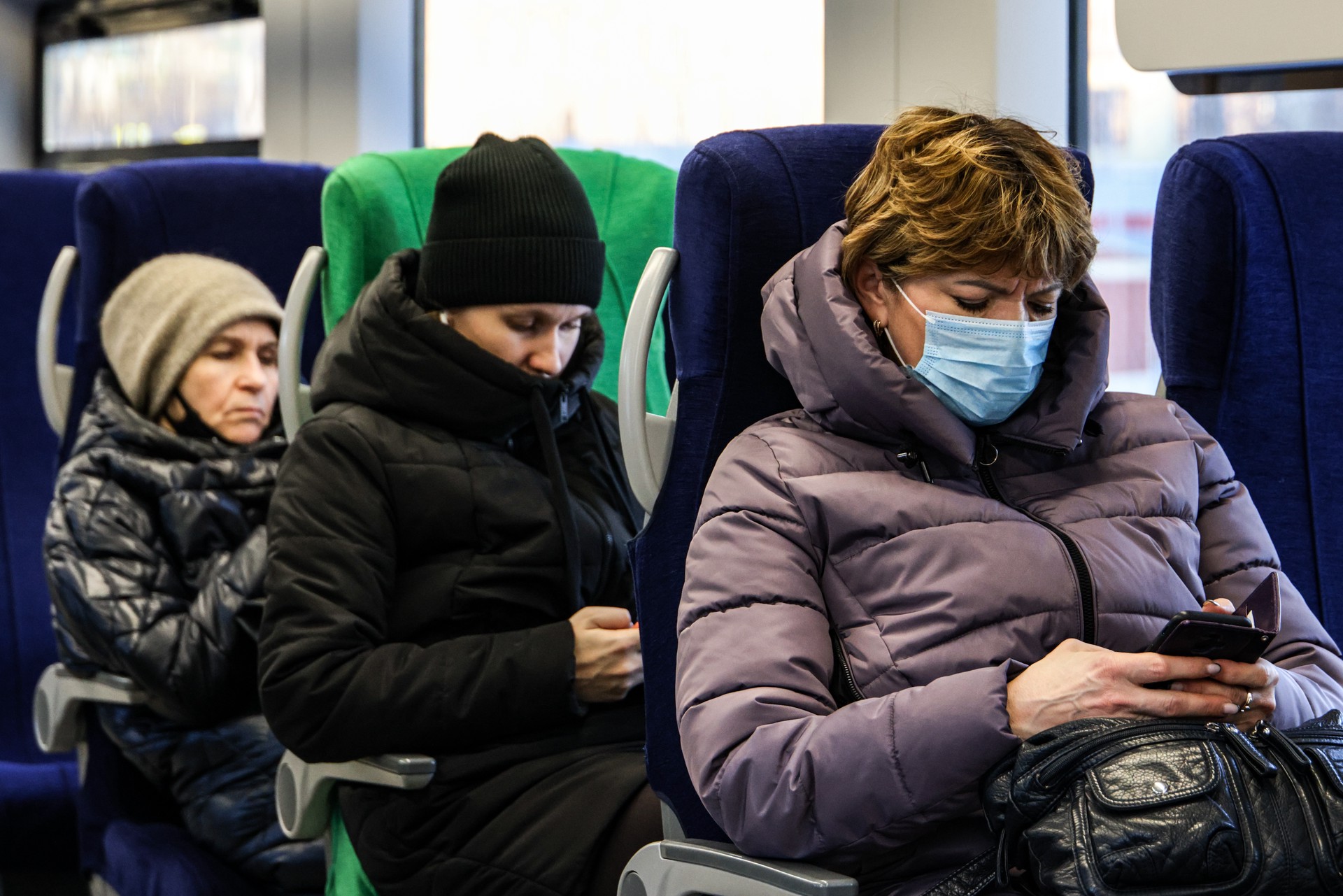 Россиян призвали держать дистанцию в 1,5 метра из-за распространения гриппа А