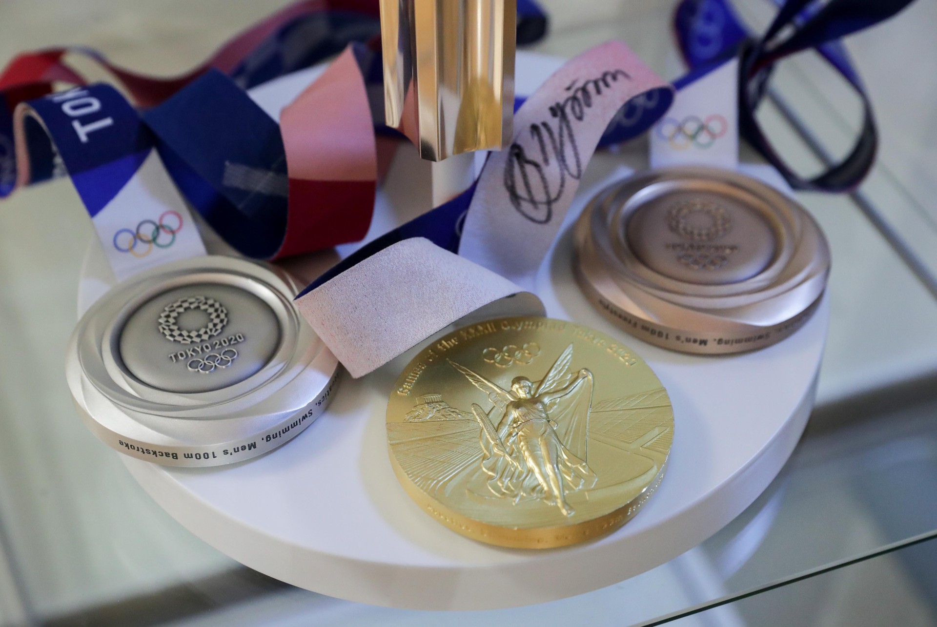 В МОК заявили, что не будут вручать российским атлетам перешедшие медали Олимпиады