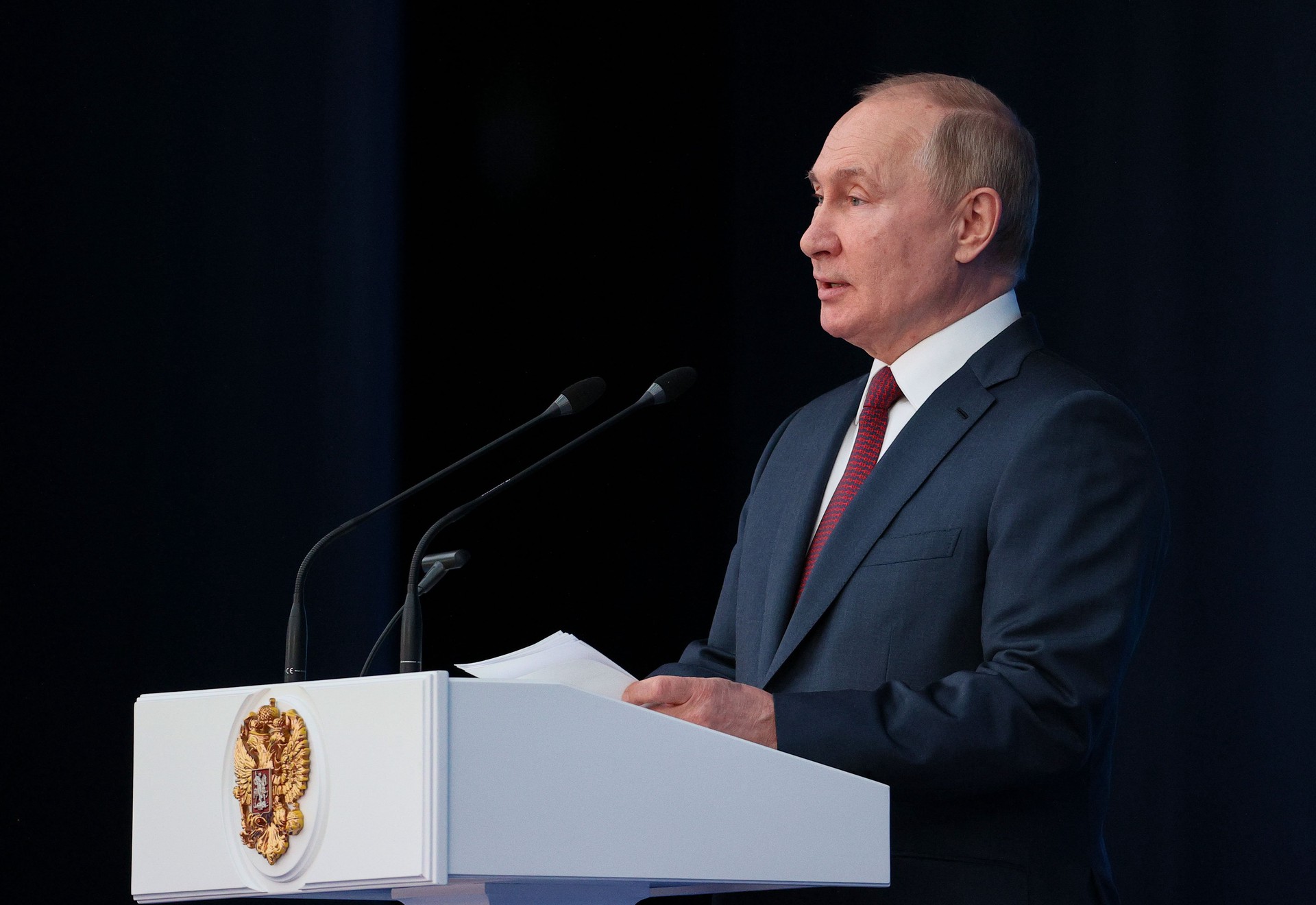 Путин: армию России надо оснащать техникой на основе ИИ и новых физических принципов