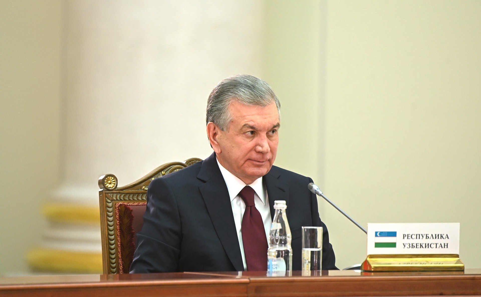Лидер Узбекистана Мирзиёев в телеграмме Путину осудил нападение боевиков в Дагестане