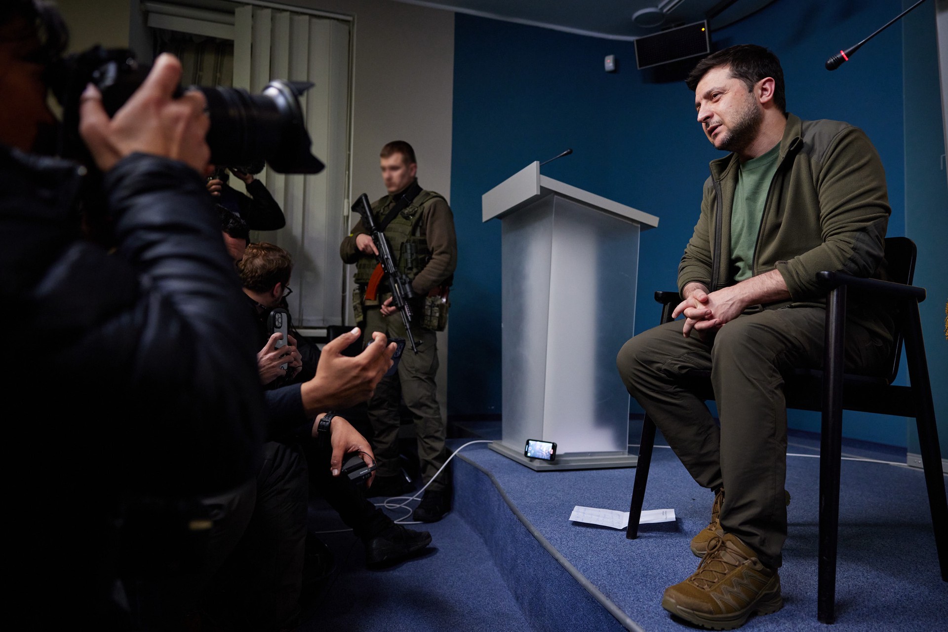 В Киеве заявили о готовности украинских военных потребовать отставки Зеленского 