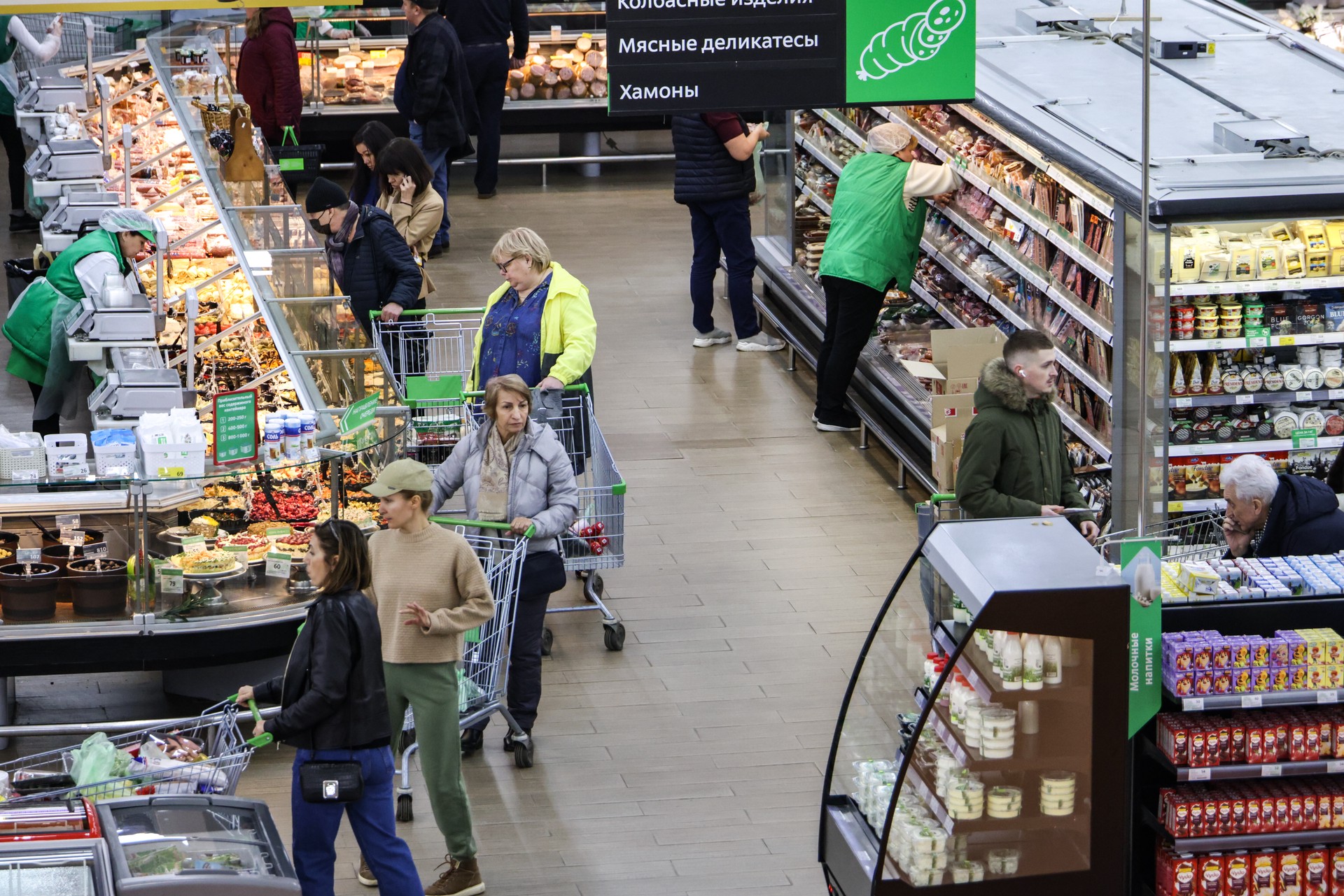 «Новогодняя инфляция»: в ЦБ рассказали, будут ли сдерживать рост цен на селёдку и мандарины