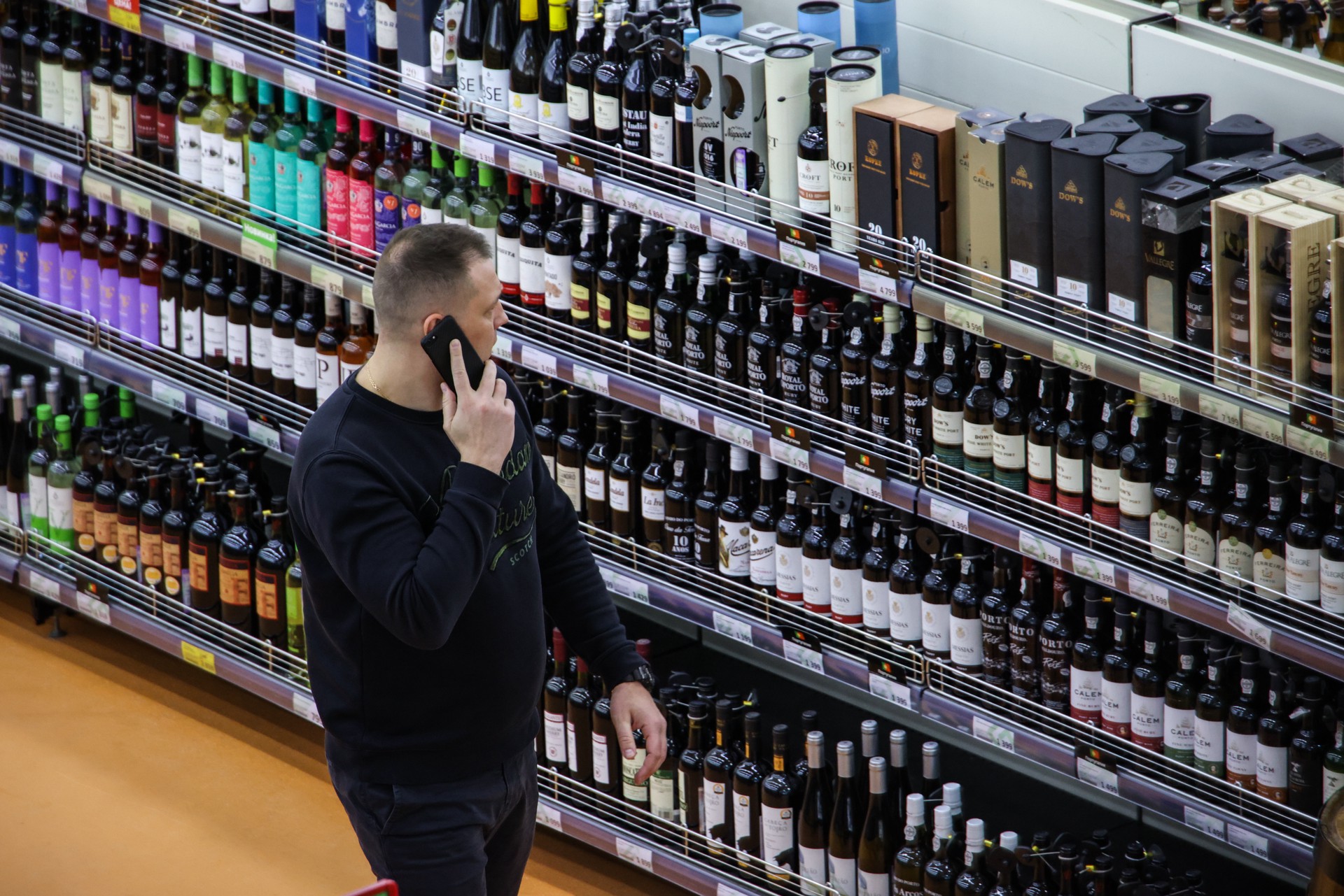 Иностранное вино может пропасть с прилавков магазинов в РФ