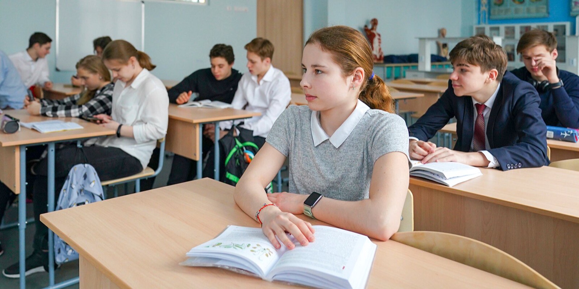 В Госдуме хотят запретить использование телефонов в школе даже в образовательных целях