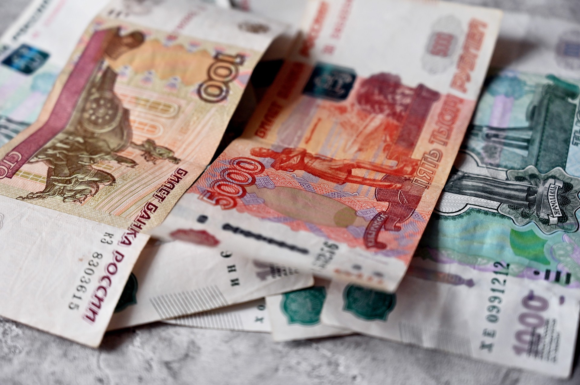 Совфед одобрил повышение МРОТ на 18,5% до 19 242 рублей
