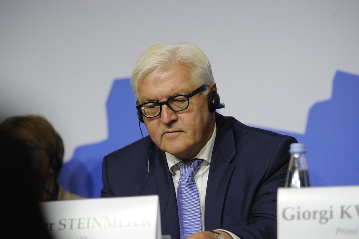 Президент Германии Штайнмайер полчаса прождал главу МИД Катара в дверях самолёта