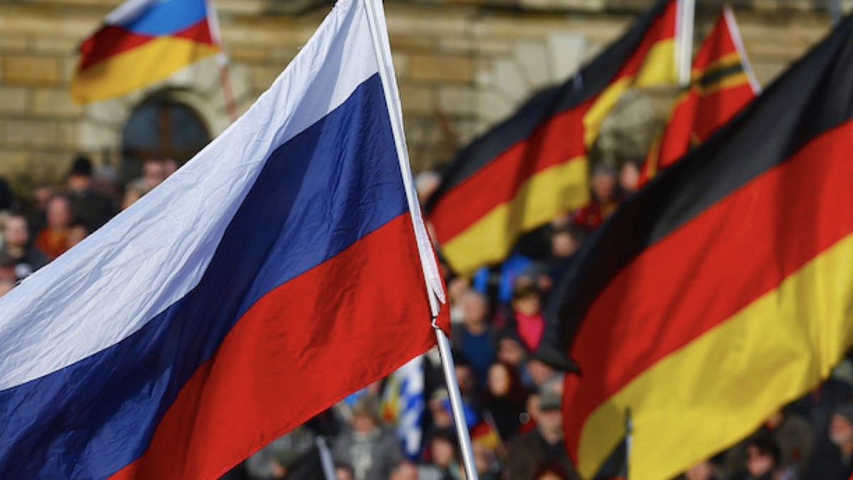 В Берлине запретили использование флагов РФ и Украины 8 и 9 мая