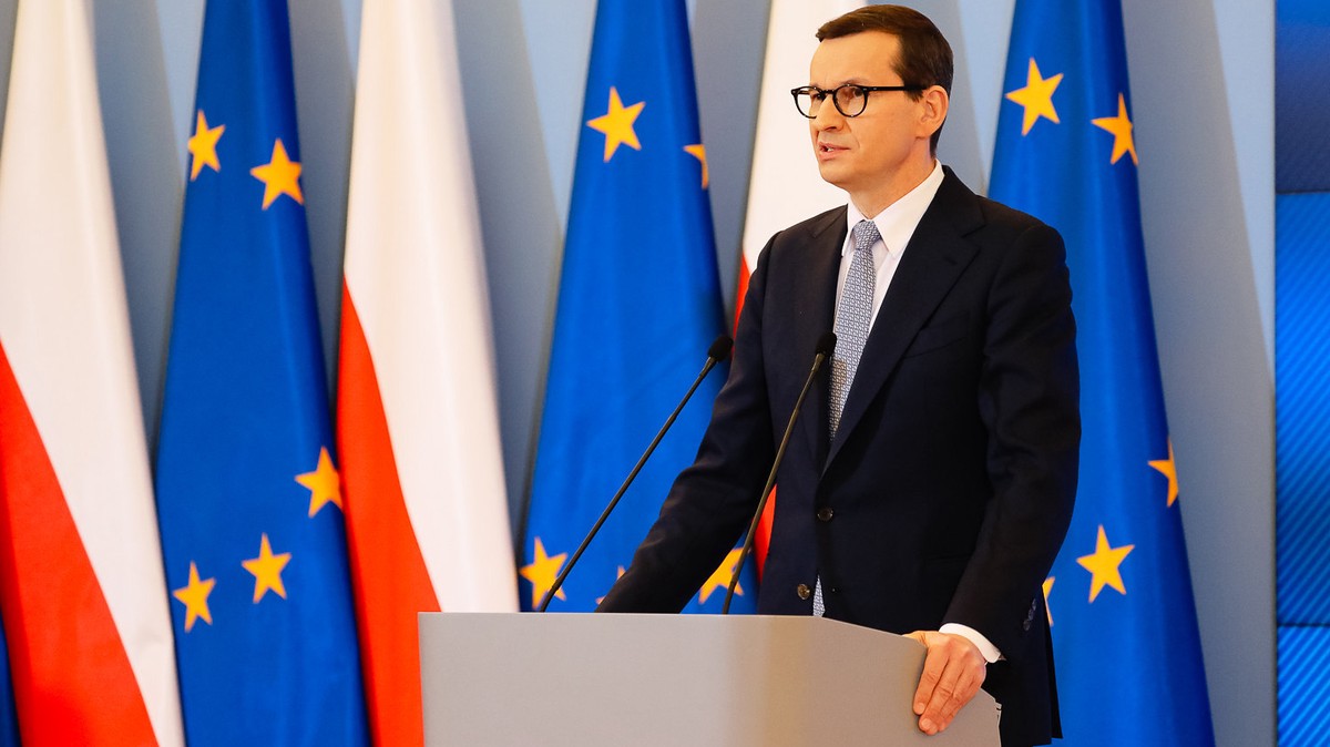 Польский премьер-министр предложил оставить россиян без шенгенских виз
