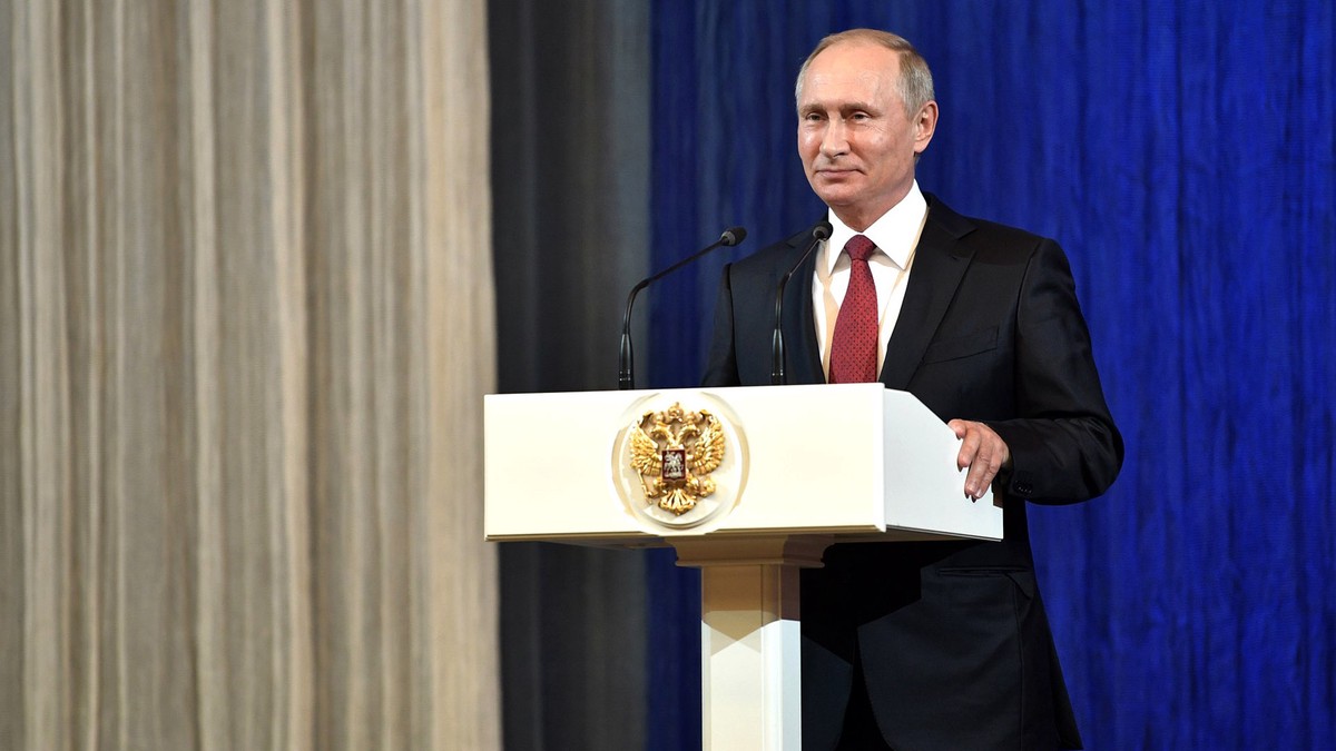 Путин встретился со студентами – участниками СВО