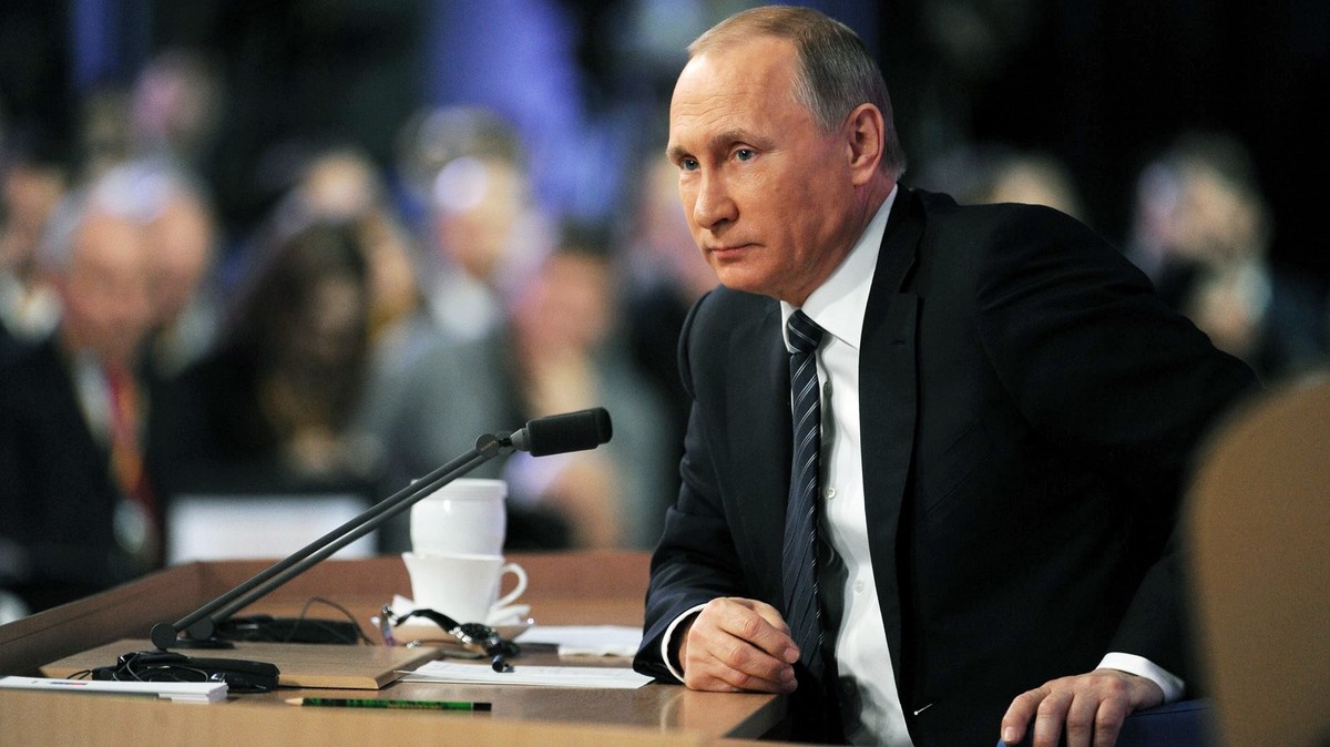 Путин поручил провести подготовку к прямой линии