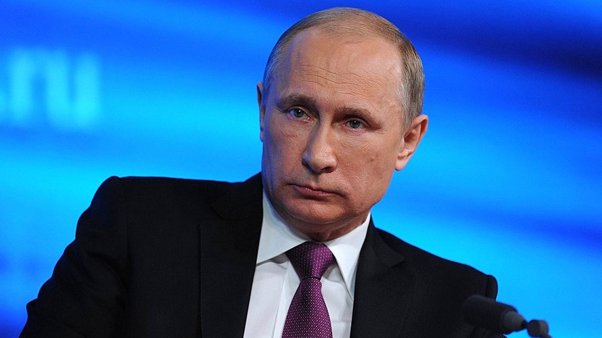 Владимир Путин поручил разработать концепцию развития наставничества в России