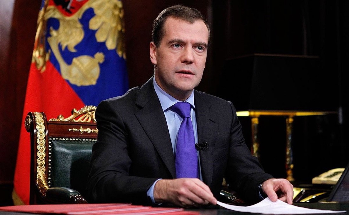 Медведев прокомментировал заявления Саркози о Крыме 