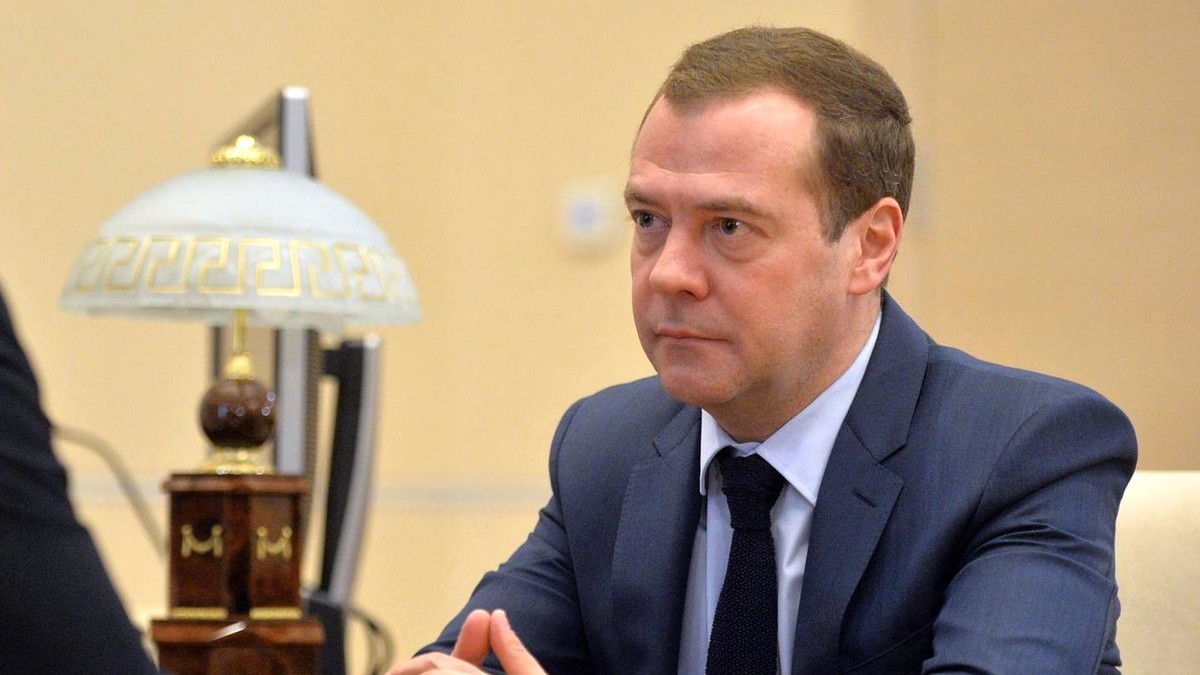 Медведев: у США осталось денег на два месяца