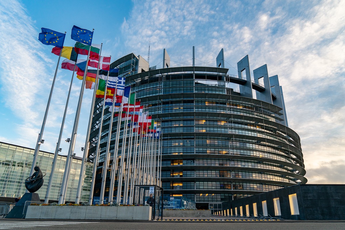 Der Spiegel: В Европарламенте проходят обыски по делу о влиянии России