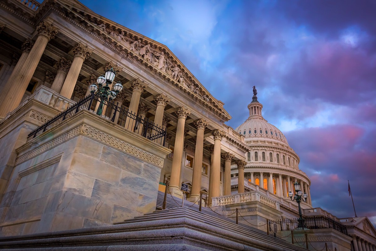 Сенаторы США одобрили выделение $61 млрд на военную помощь Украине