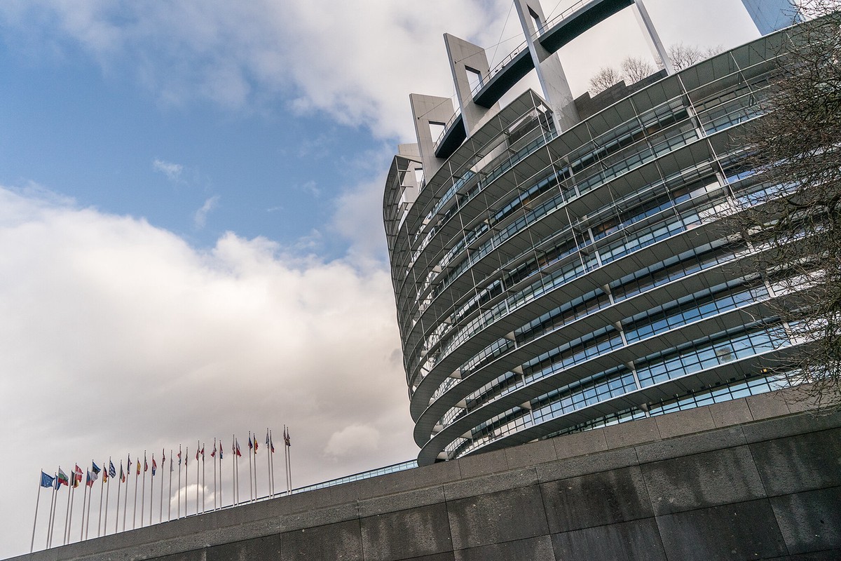 Политолог: призыв Европарламента смягчить санкции в отношении россиян останется без ответа