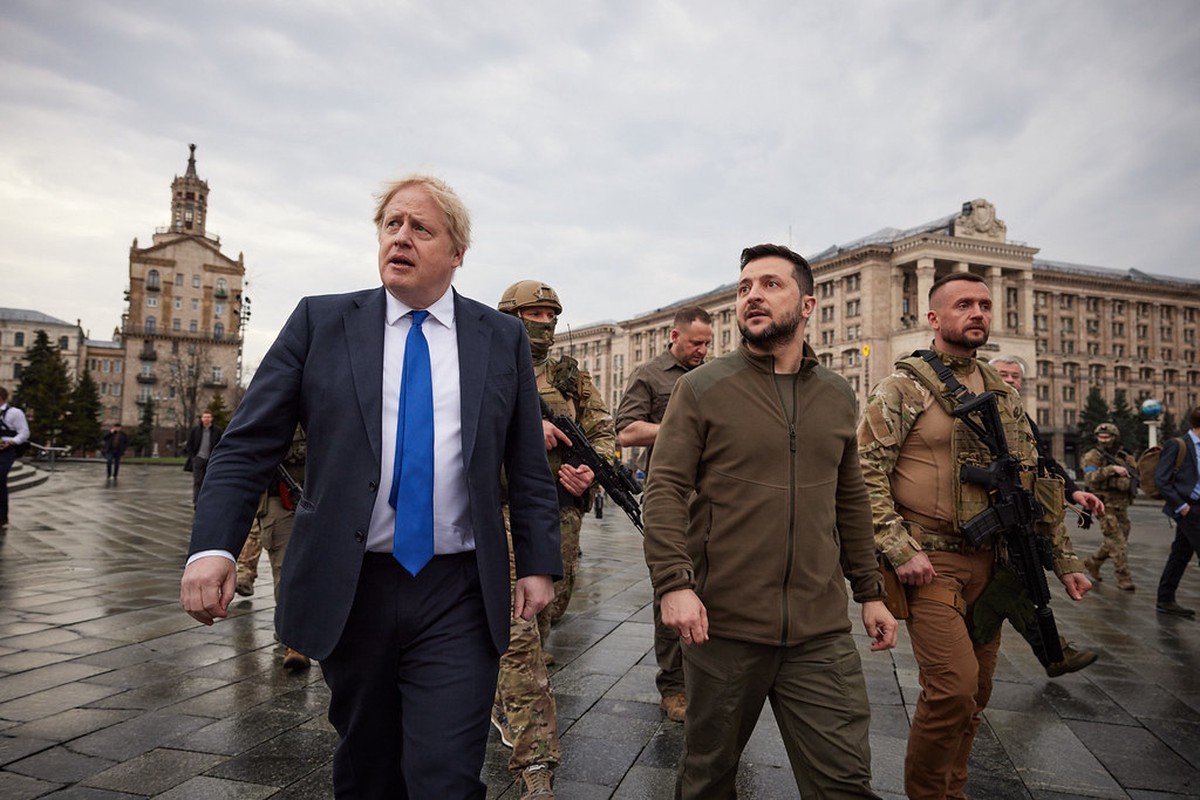 Guardian: Зеленский использовал Бориса Джонсона, чтобы достучаться до Трампа