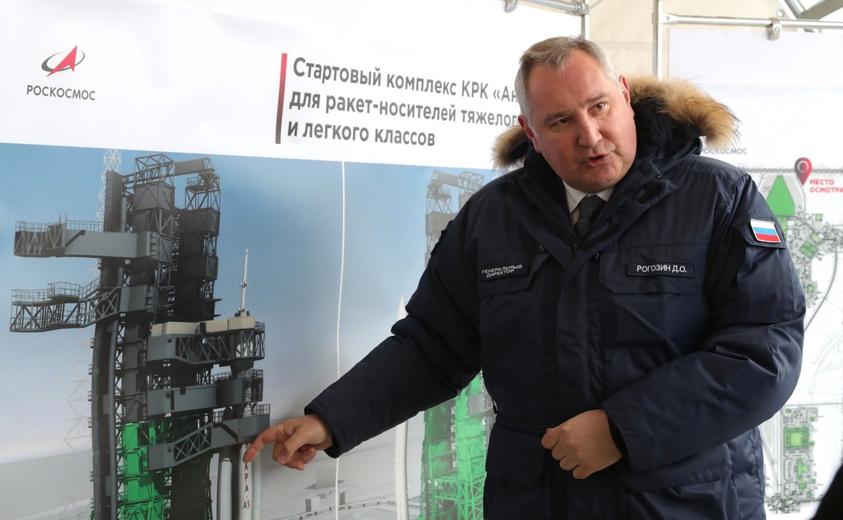 Политолог рассказал о причинах увольнения Рогозина