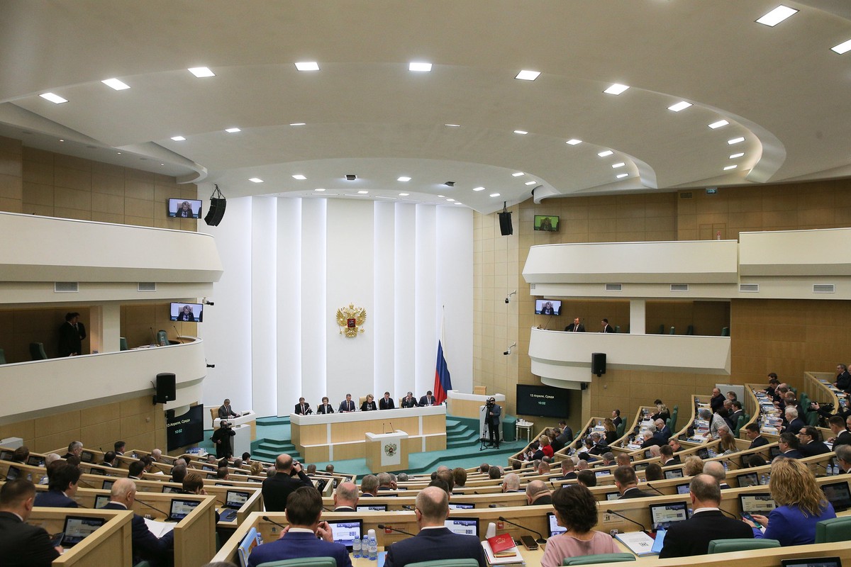 В Совфеде предложили ввести санкции против русофобов