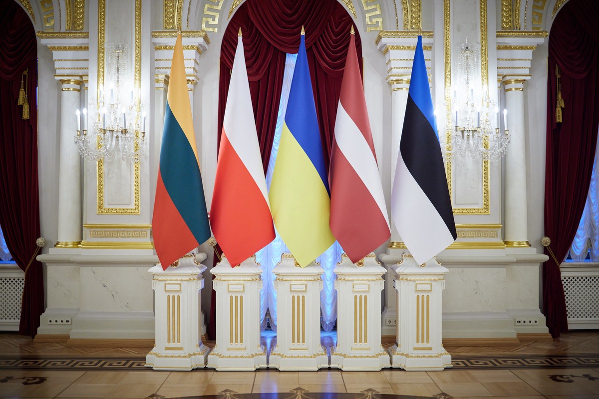 Премьер Латвии не смог спокойно ответить на вопрос об Украине