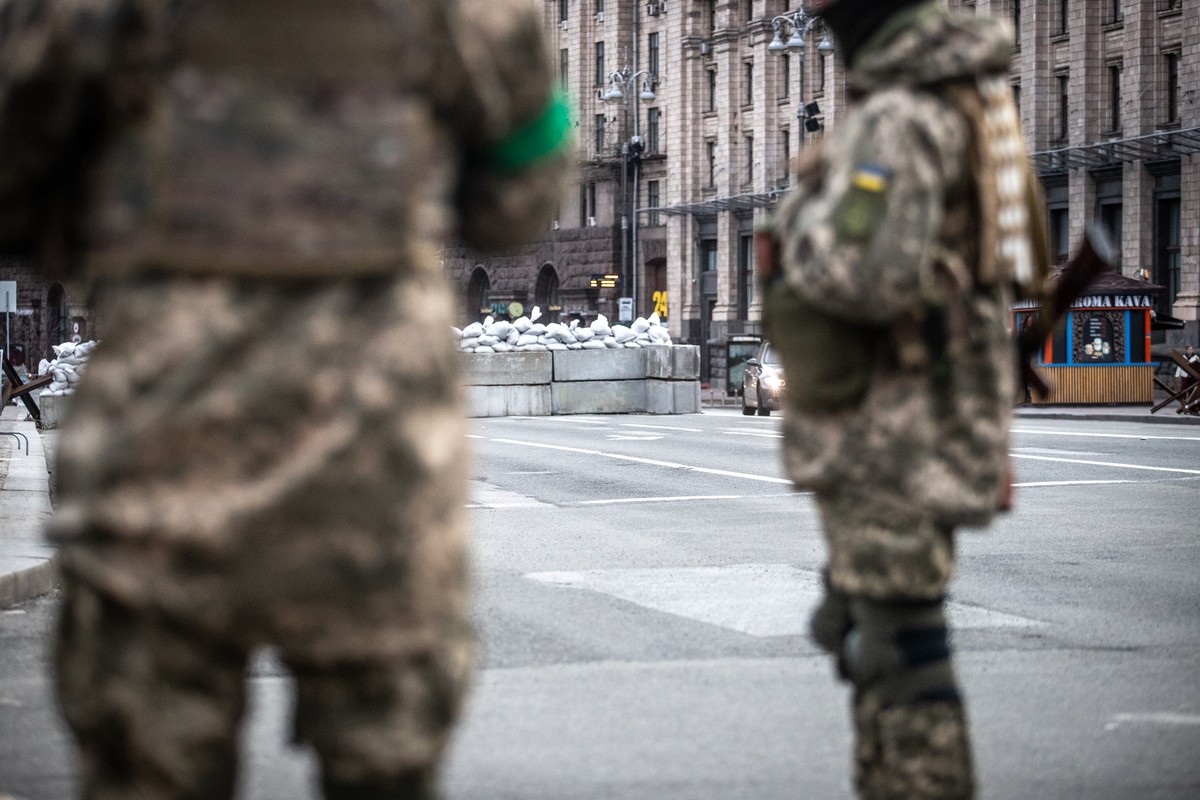 Комендант Киевской области: уклонистам будут вручать повестки на блокпостах