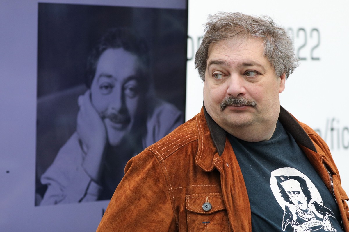 В книжных магазинах Москвы по-прежнему продаются произведения поддерживающего ВСУ Дмитрия Быкова*