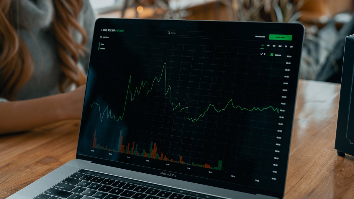 Российские биржи прекратили сделки с акциями Meta*