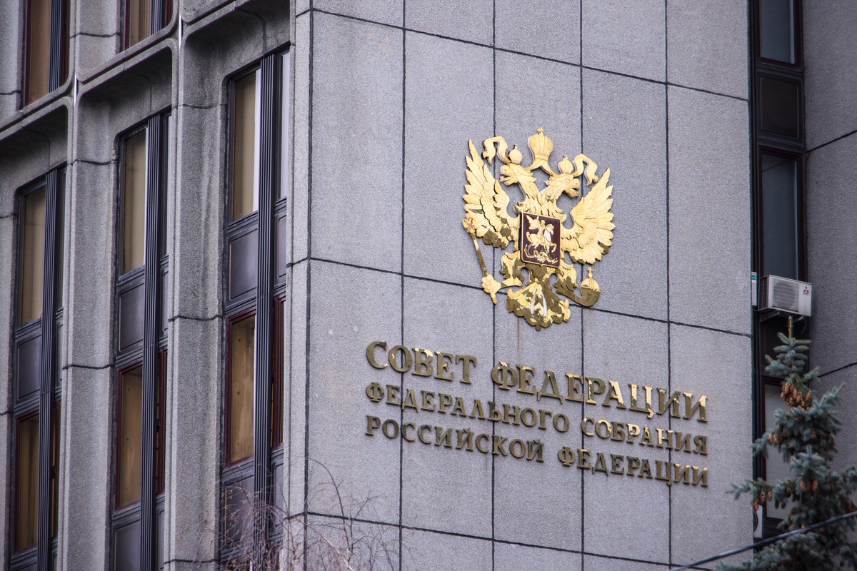 Совфед РФ прокомментировал присуждение Нобелевской премии мира «Мемориалу»*