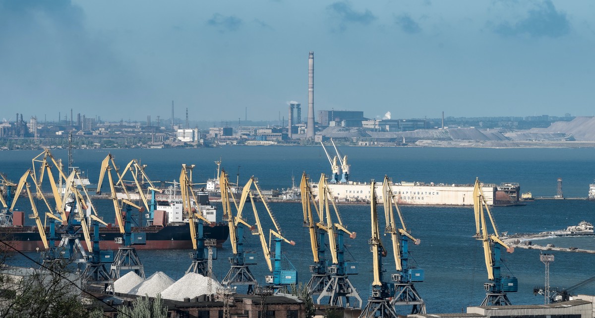 Минобороны: российские сапёры разминировали территорию порта в Мариуполе