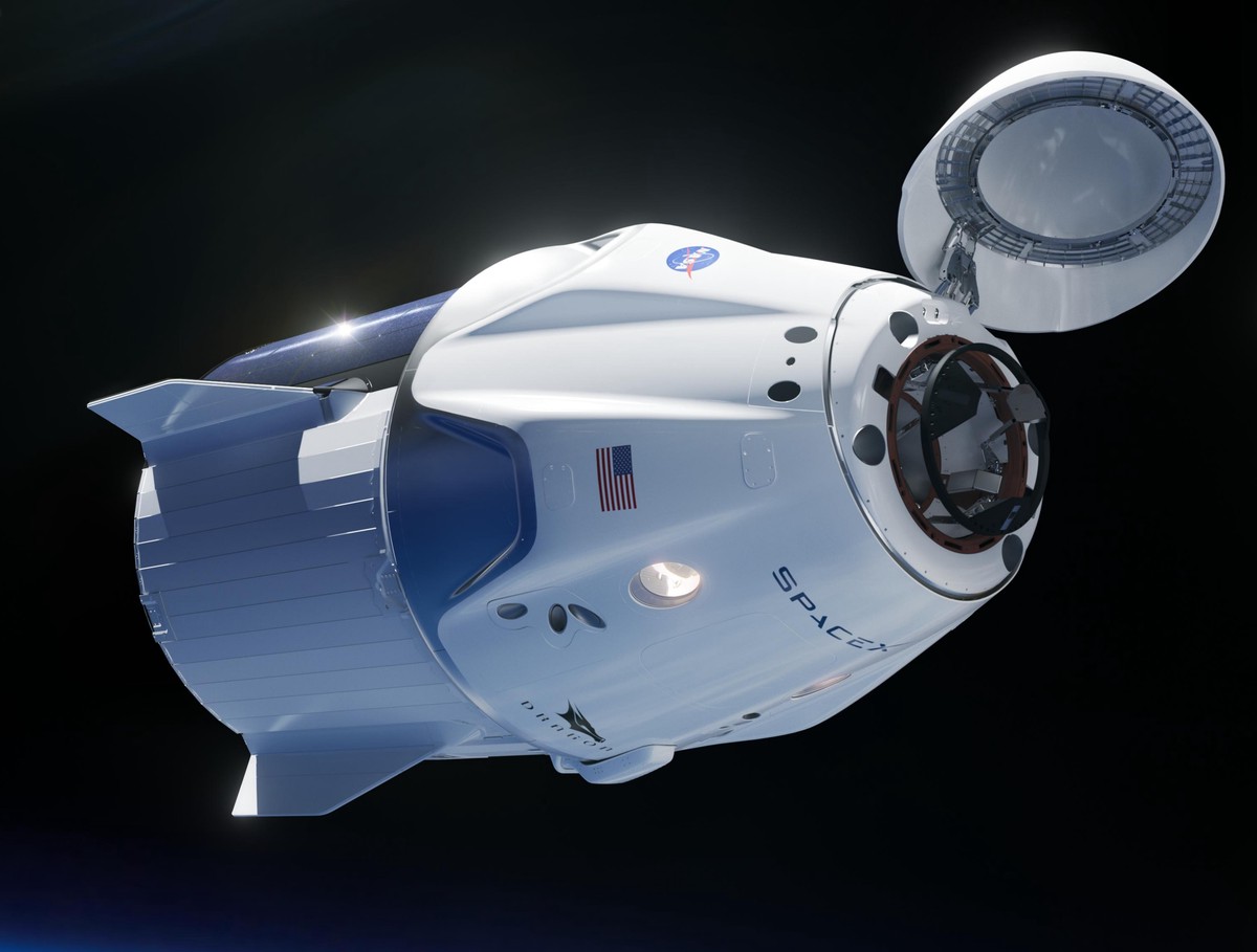 Ракета с кораблем Crew Dragon стартовала к МКС с космодрома в США
