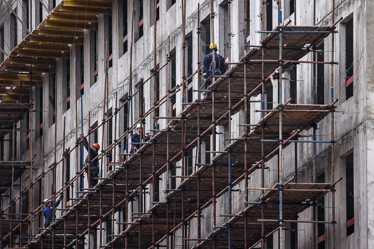 В Москве бетонная плита придавила рабочих