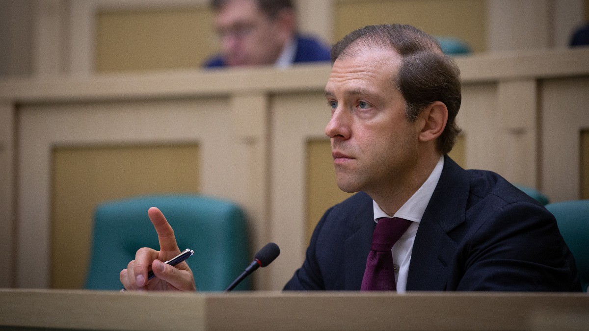 Мантуров сообщил о планах к 2030 году разработать в России дальнемагистральный самолёт