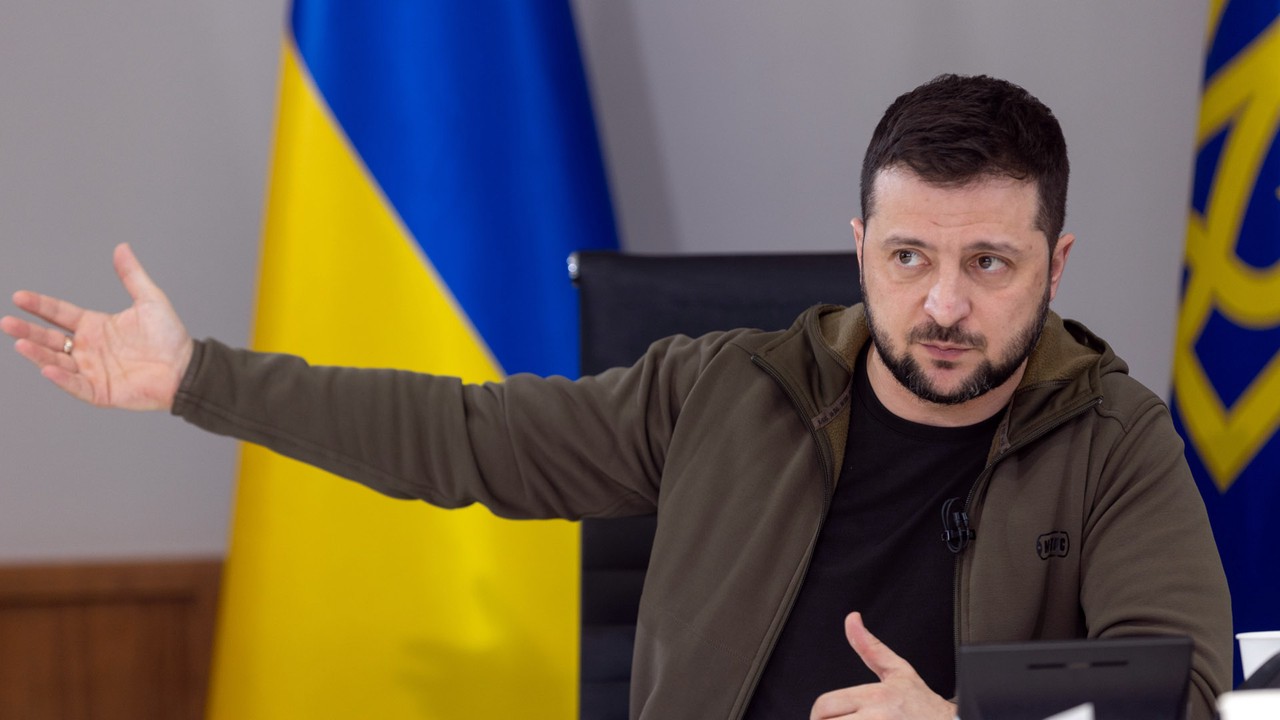 Зеленский заявил, что его действительно призывают сесть за стол переговоров с Москвой