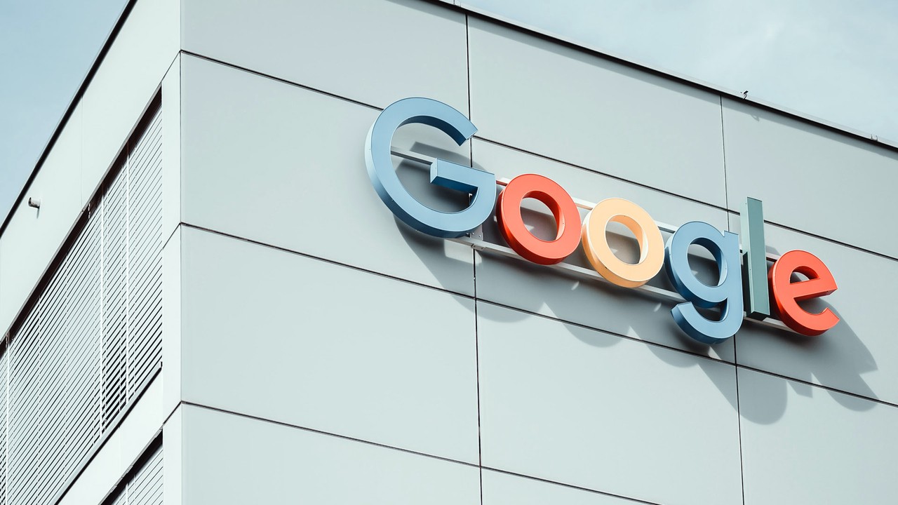 Маск доказал работу поисковика Google в пользу кандидата от демократов Харрис