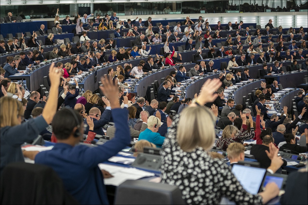 Фанера над Брюсселем: почему из-за Украины Макрон может проиграть выборы в Европарламент