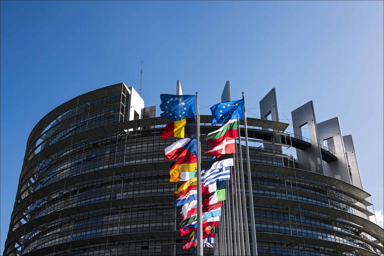 Фанера над Брюсселем: почему из-за Украины Макрон может проиграть выборы в Европарламент